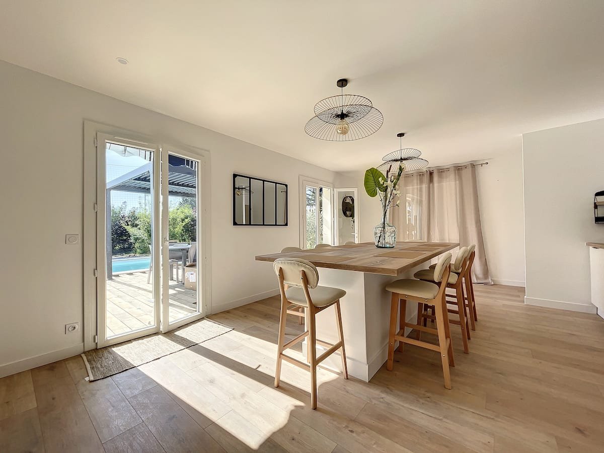 Photo 5 de L'Escale Fronsadaise : Charme et Sérénité au Cœur du Vignoble 🍷✨